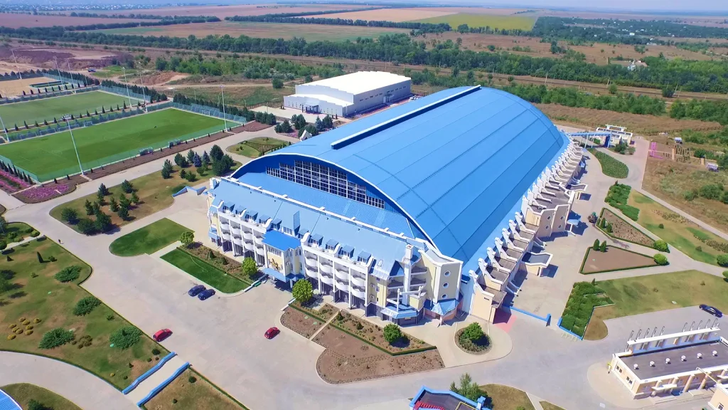 Крытая арена и жилой комплекс с высоты
