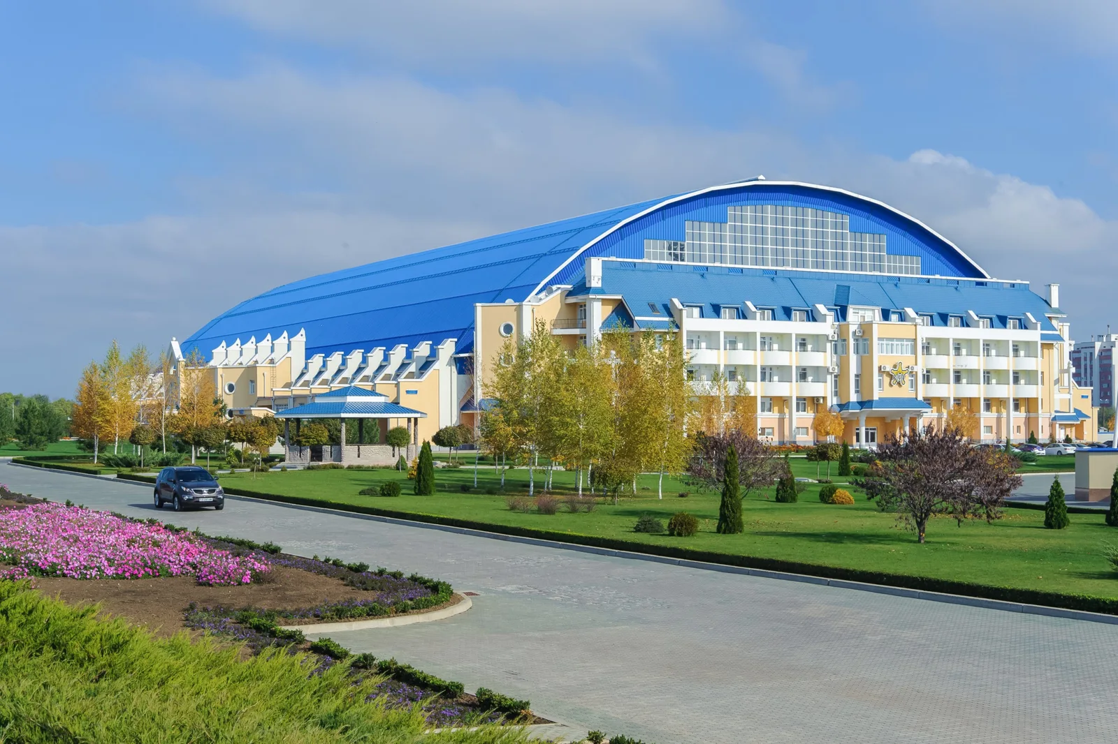 Крытая футбольная арена